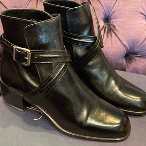 JOAN & DAVID black leather booties. NIB. Handmade in Italy. Stacked heels. 7.5M